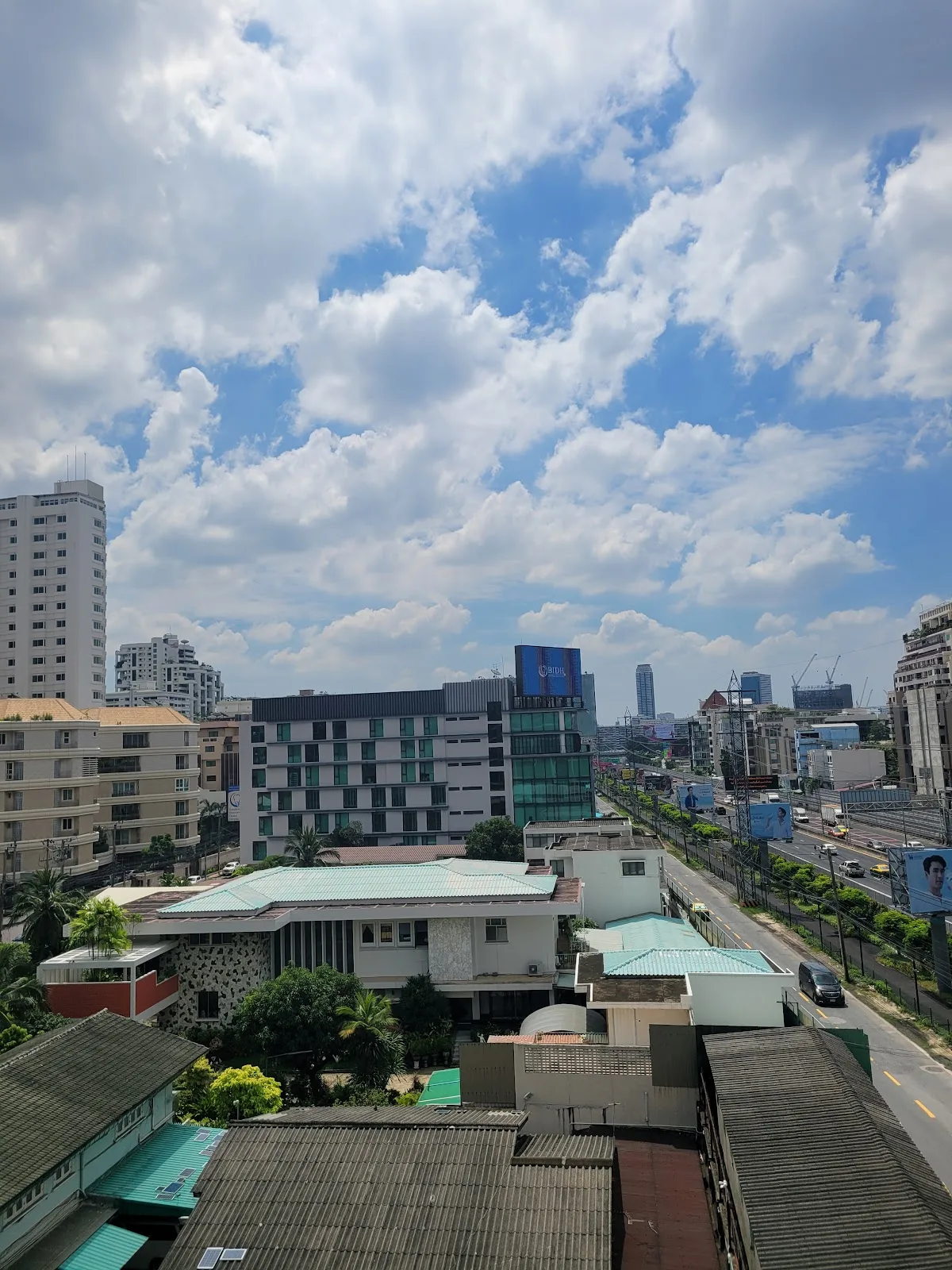 Focus Ploenchit Condominium